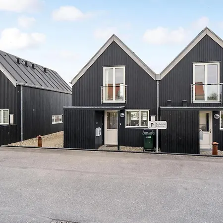 2 Bedroom Gorgeous In Semesterbostad *